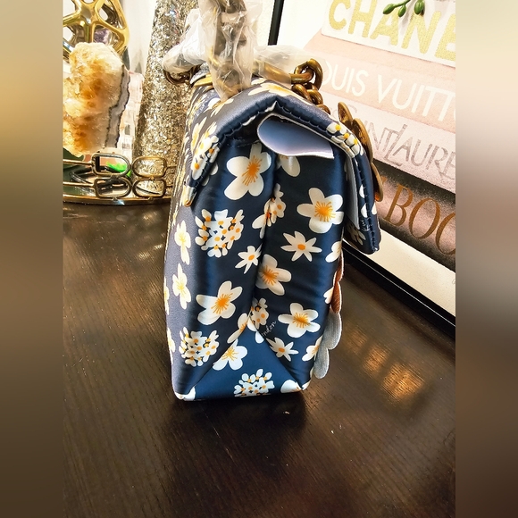 Kurt Geiger London Kensington Daisy Convertible Shoulder Bag. - Picture 9 of 11